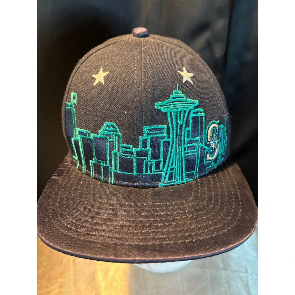 New Era 9FIFTY Seattle Mariners Yth Snapback Hat Navy Blue Skyline Space Needle